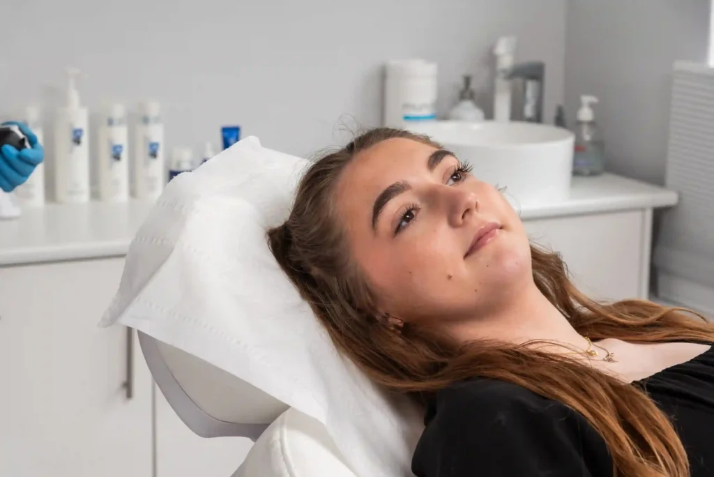Skin of a woman glowing after H2 Peel